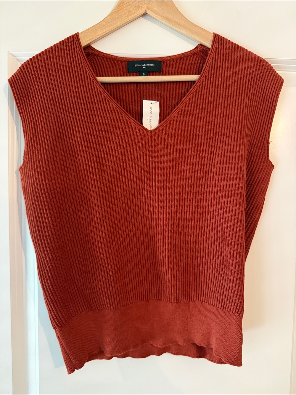 NWT Banana Republic Factory Ribbed V-Neck Sleeveless Sweater Vest Rust Red S